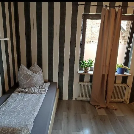 Alte Backstube Mit 3 Eingerichtet Fuer Monteure Und Firmen דירה *