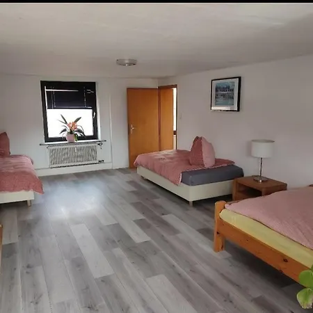 Alte Backstube Mit 3 Eingerichtet Fuer Monteure Und Firmen דירה *