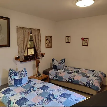 Alte Backstube Mit 3 Eingerichtet Fuer Monteure Und Firmen דירה