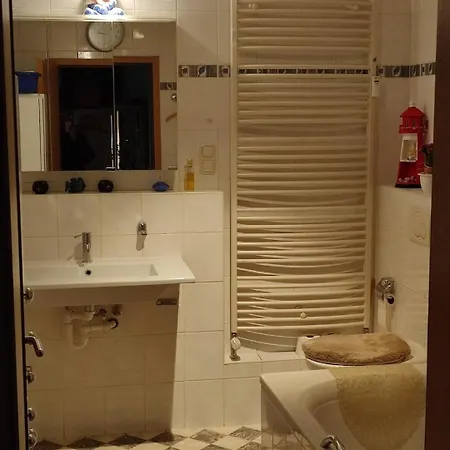 Alte Backstube Mit 3 Eingerichtet Fuer Monteure Und Firmen *